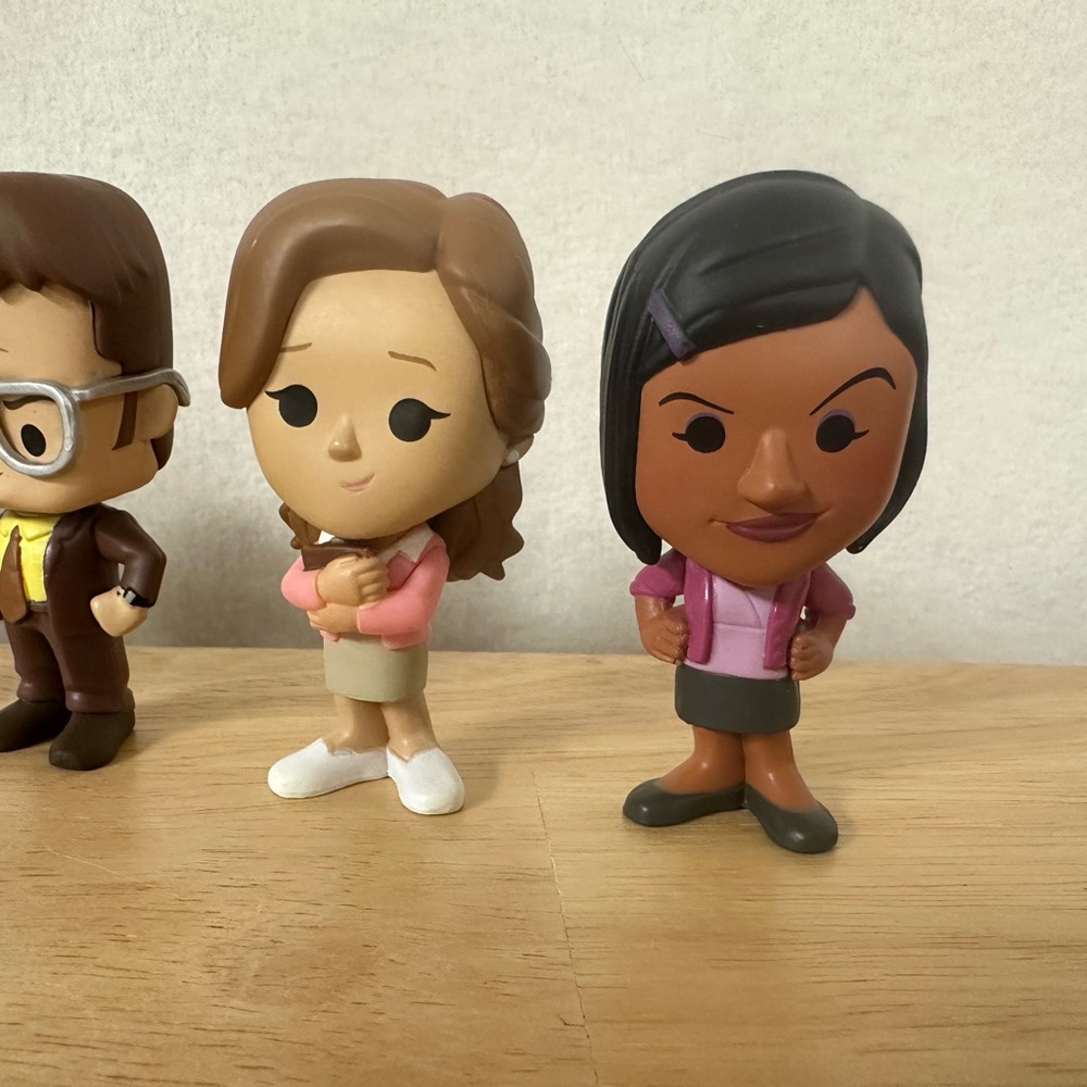 Funko Mystery Minis The Office Vinyl Figure Lot Of 6 - Dwight Kelly Jim Pam - Picture 4 of 4